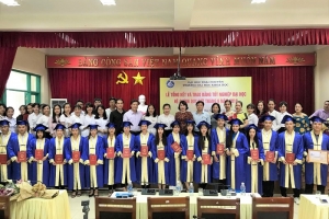 Long trọng tổ chức lễ tổng kết và trao bằng tốt nghiệp đại học hệ chính quy tháng 06/2018