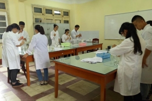 Trao đổi sinh viên quốc tế trong chương trình thực hành hóa phân tích