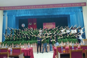 Khoa Du lịch tổ chức thăm sinh viên đang học tập tại Trung tâm giáo dục quốc phòng