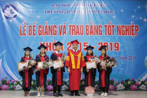 Lễ bế giảng và trao bằng tốt nghiệp cho sinh viên Khóa 2015 – 2019 của Trường Đại học Khoa học – những dấu mốc đáng nhớ