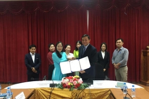 Cán bộ Trường Đại học Khoa học đến thăm và làm việc với Trường Đại học Souphanouvong (CHDCND Lào)