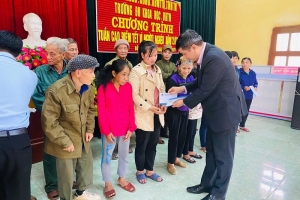 TRƯỜNG ĐẠI HỌC KHOA HỌC: Ủng hộ, hỗ trợ “Tuần cao điểm Tết vì người nghèo năm 2020” tại các xã, xóm đặc biệt khó khăn trên địa bàn tỉnh Thái Nguyên