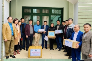 Trường Đại học Khoa học tặng 1000 chai nước rửa tay, nước súc miệng sát khuẩn Nano cho tỉnh Vĩnh Phúc