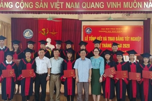 Trường Đại học Khoa học trao bằng tốt nghiệp cho hơn 60 sinh viên  hệ vừa học vừa làm