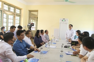 Đoàn Đại biểu Quốc hội tham quan Trung tâm Thực hành – Thí nghiệm của Trường Đại học Khoa học và chúc mừng thành tích nghiên cứu khoa học, chuyển giao công nghệ của Nhà trường