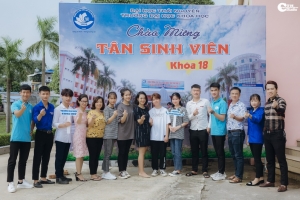 Tân Sinh viên K18 Trường Đại học Khoa học nhập học đợt 1 năm 2020 và tham gia tuần sinh hoạt chính trị đầu khóa
