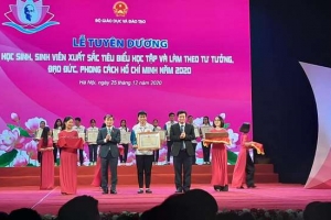 Sinh viên Nguyễn Đức Hiếu - Trường Đại học Khoa học được vinh danh tại Lễ Tuyên dương học sinh, sinh viên xuất sắc tiêu biểu học tập và làm theo tư tưởng, đạo đức, phong cách Hồ Chí Minh năm 2020