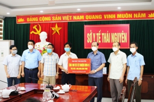 Trường Đại học Khoa học tặng 1000 test xét nghiệm SARS-CoV-2 virus cho Tỉnh Thái Nguyên phục vụ công tác phòng, chống dịch Covid-19