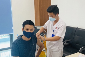 100 cán bộ, viên chức, người lao động Trường Đại học Khoa học đã được tiêm vắc-xin ngừa Covid-19