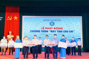 Trường Đại học Khoa học chung tay ủng hộ 80 triệu đồng chương trình: Máy tính cho em