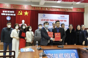 Lễ ký kết hợp tác giữa Trường Đại học Khoa học với Công ty  Cổ phần đào tạo, huấn luyện nghiệp vụ hàng không Việt Nam (VNAS)