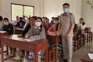 Thầy giáo Việt vượt qua khó khăn đem con chữ đến học sinh vùng cao Lào